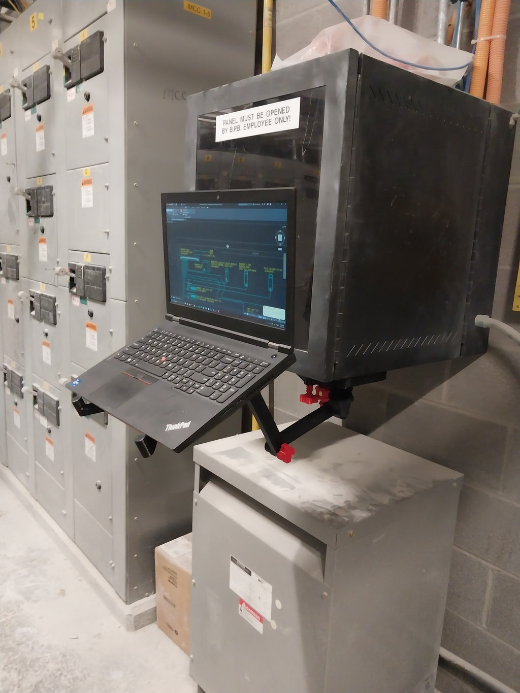 Magforge Master Rig – Industrial Magnetic Laptop & Diagnostic Tool Holder