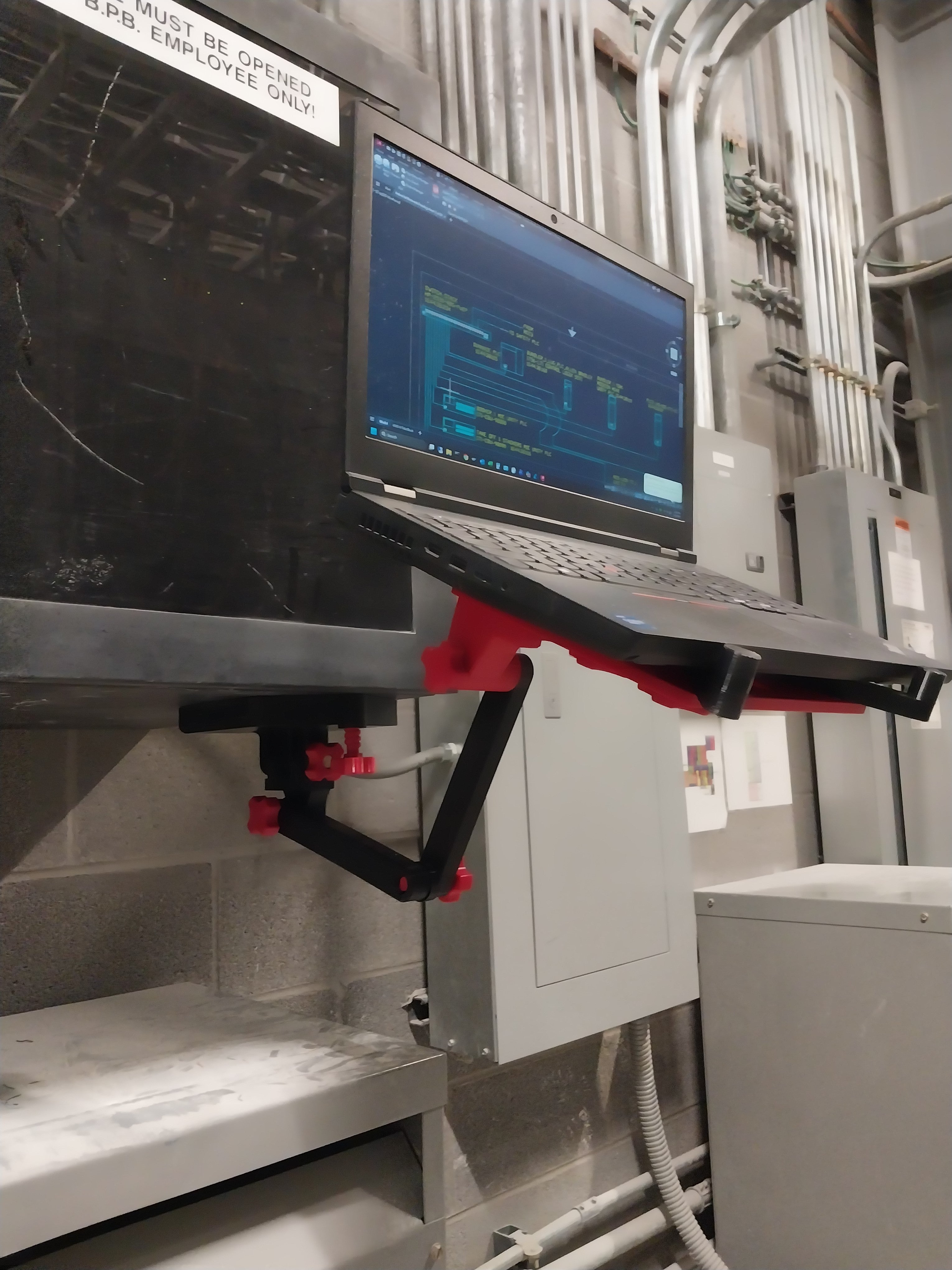 Magforge Master Rig – Industrial Magnetic Laptop & Diagnostic Tool Holder